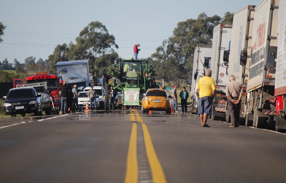 greve02 1000x640 - “Reajustes progressivos não devem mais penalizar setor produtivo e sociedade”, diz Breithaupt sobre paralisação dos caminhoneiros