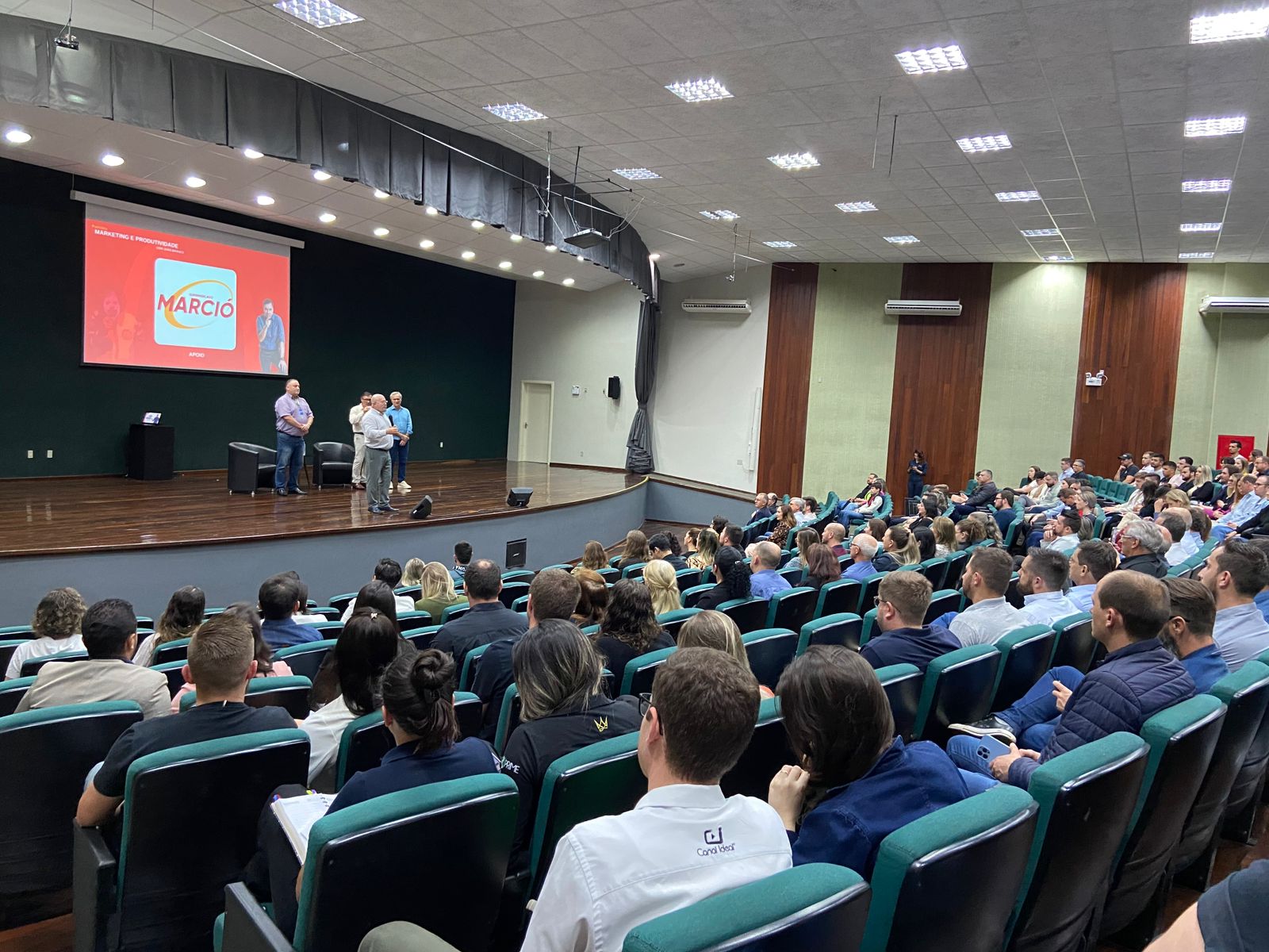 00032a3d-74c0-4808-a9b8-b8f9c322096a