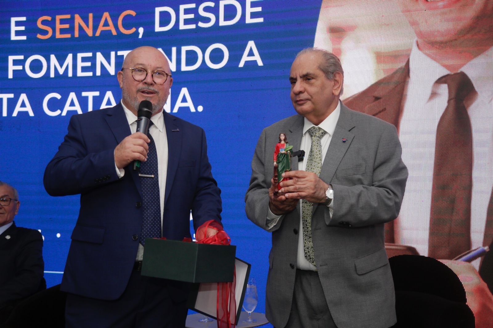 56469421-c7fb-40e8-8249-9c1aa1ea6c70